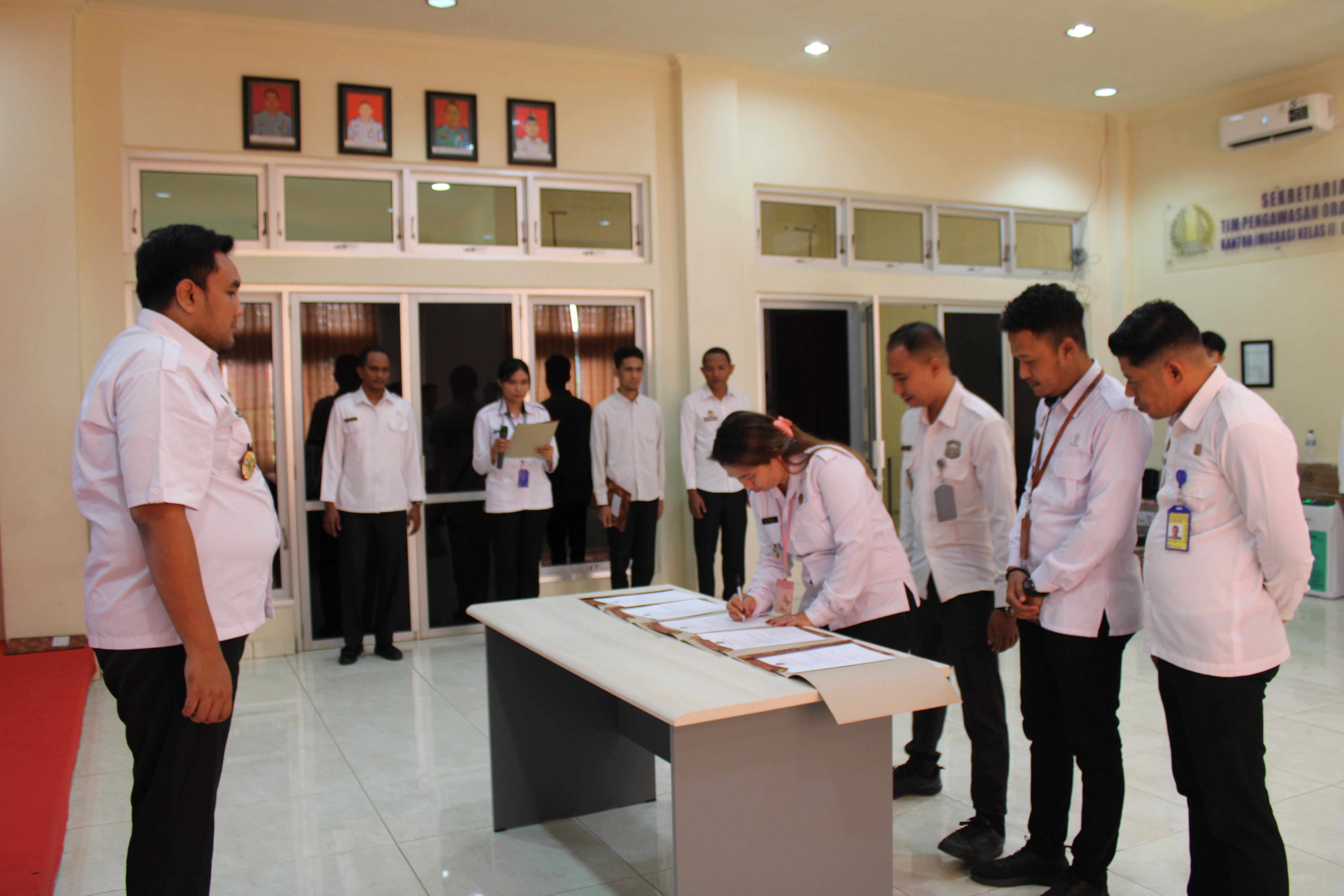 IMIGRASI LABUAN BAJO KOMITMEN BANGUN ZONA INTEGRITAS