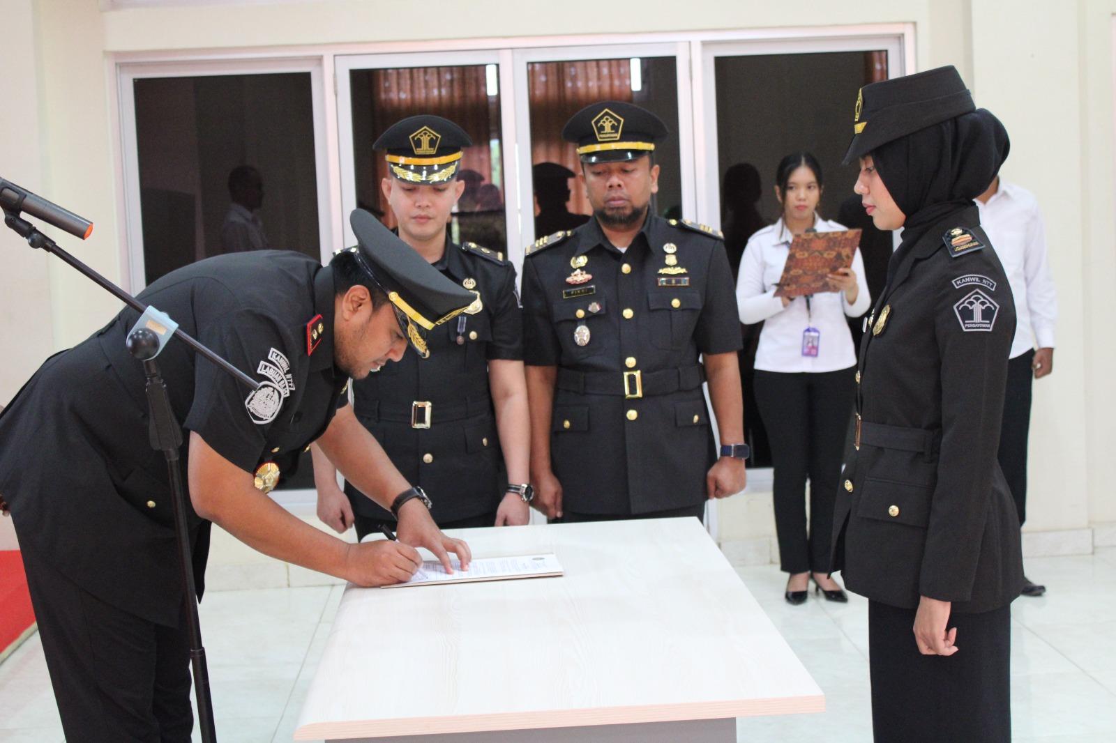 Pelantikan PNS Baru Di Kantor Imigrasi Labuan Bajo, Jaya Mahendra Tegaskan Pentingnya Komitmen Dalam Melayani Masyarakat